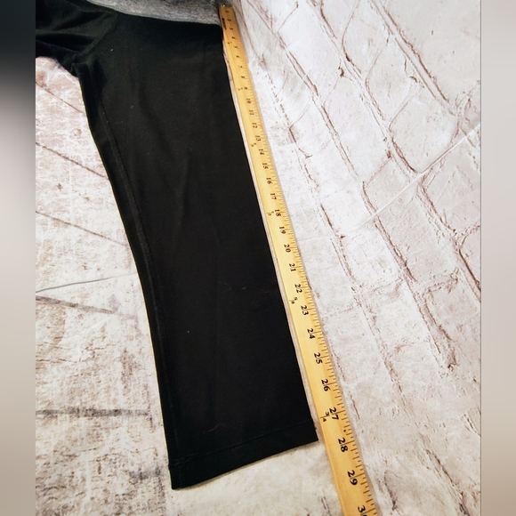 PINK Victoria's Secret Yoga Capri Reversible Yoga Leggings Pocket XS - Picture 12 of 13